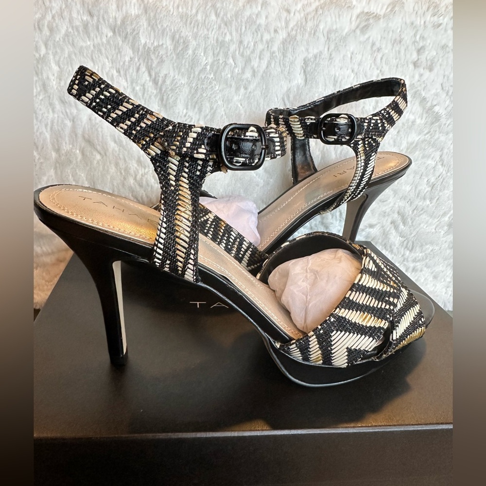 VERY RARE! NEW, Tahari black & beige leather dress heel. Size US 9.5